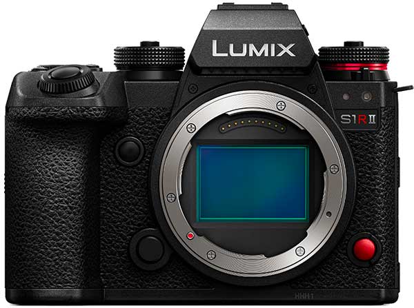 Le Panasonic Lumix S1RII est un appareil photo hybride plein format qui s'adresse principalement aux photographes professionnels et aux passionnés d'images de haute qualité